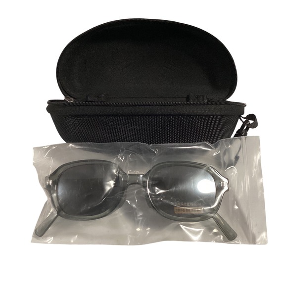 Accessories - Folding Sunglasses Gray Frame Dark Lenses Oval Travel Case Fashion Accessories‎